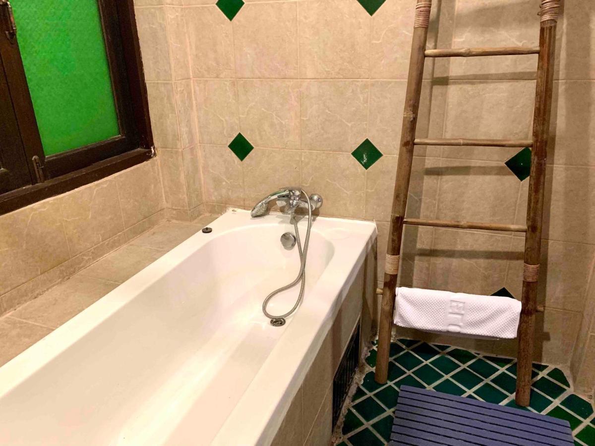 Отель Thapae Boutique House Чиангмай Экстерьер фото