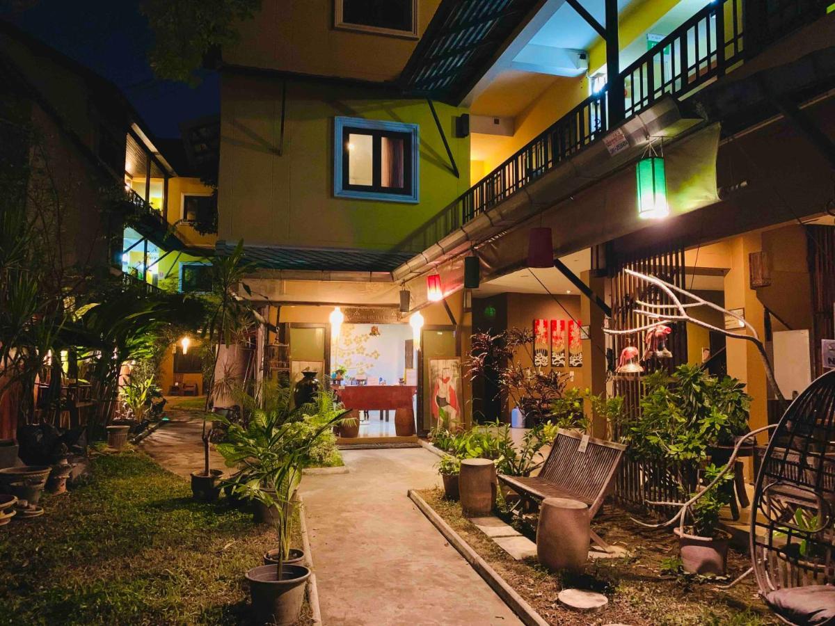 Отель Thapae Boutique House Чиангмай Экстерьер фото